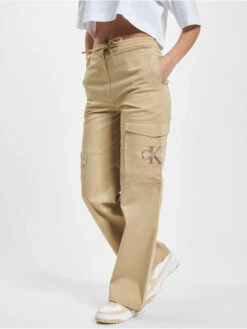 Calvin Klein Damen Cargohose Archival Monologo In Beige