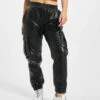 URBAN CLASSICS Damen Cargohose Faux Leather In Schwarz