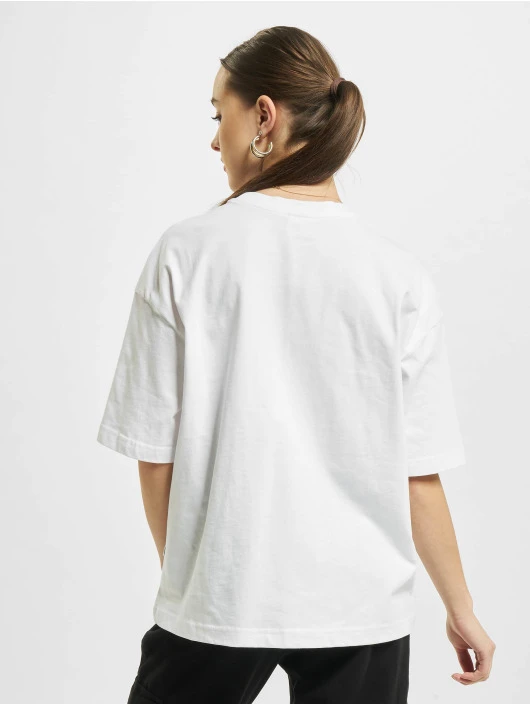 URBAN CLASSICS Damen T-Shirt Organic Oversized Pleat In Weiß 2 URBAN CLASSICS Damen T-Shirt Organic Oversized Pleat In Weiß – Bild 2